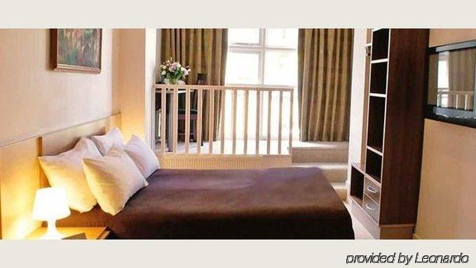 Avni Kensington London