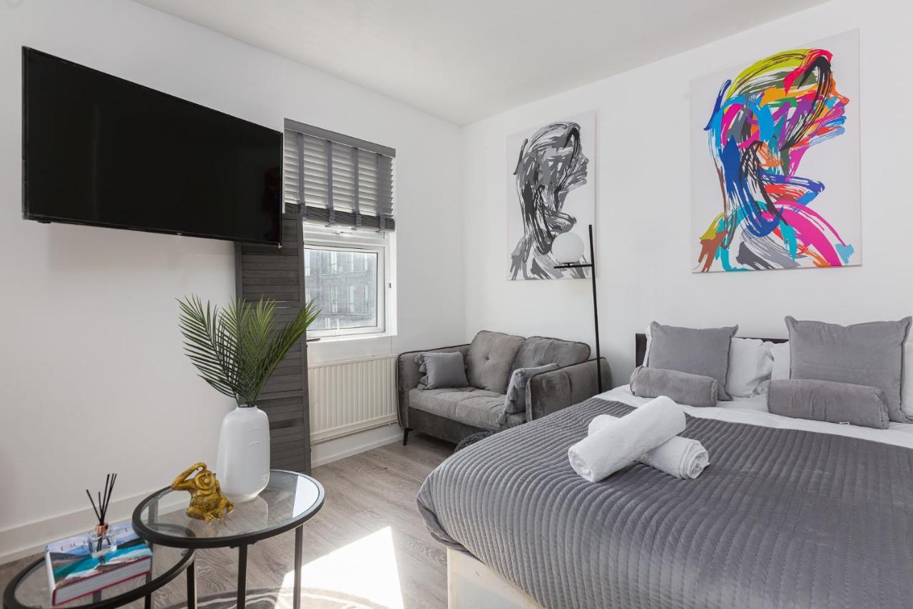 Apt, 8 Min Walk From Tube 3 London