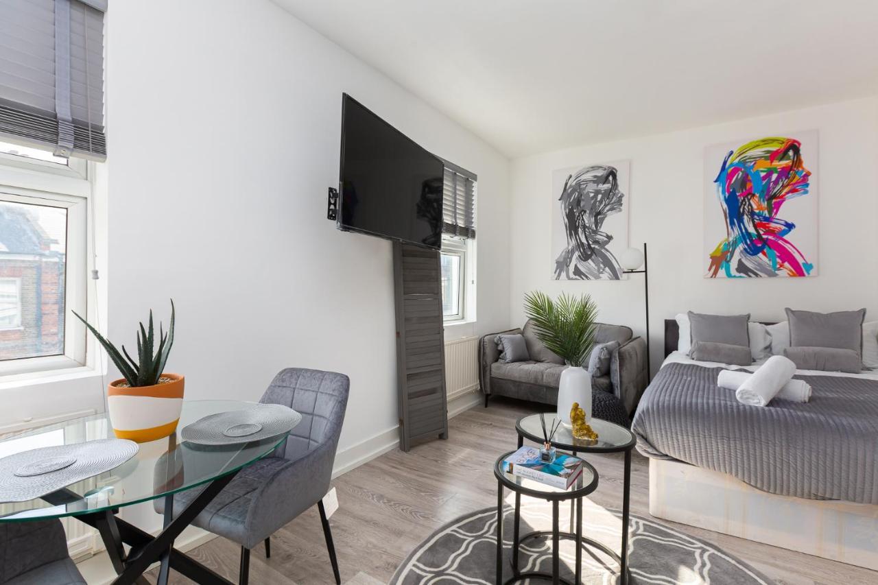 Apartment Apt, 8 Min Walk From Tube 3