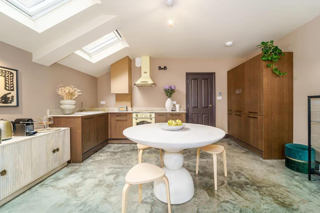2 Bedroom Garden Flat *