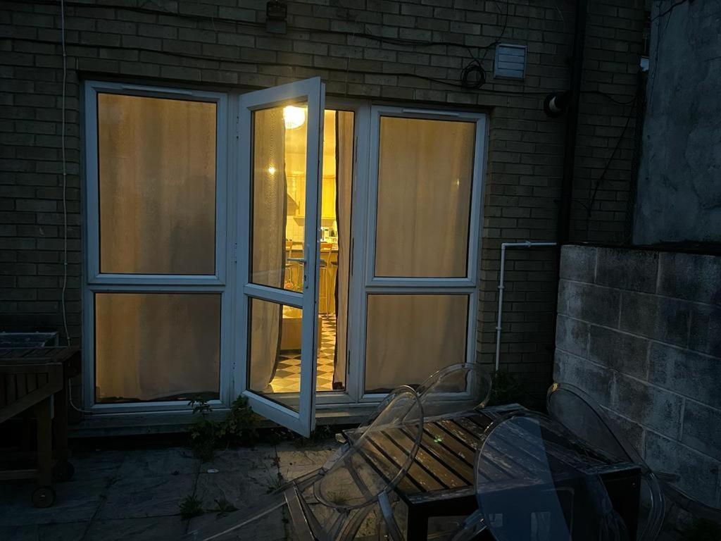 Ensuite Family In Stratford * London