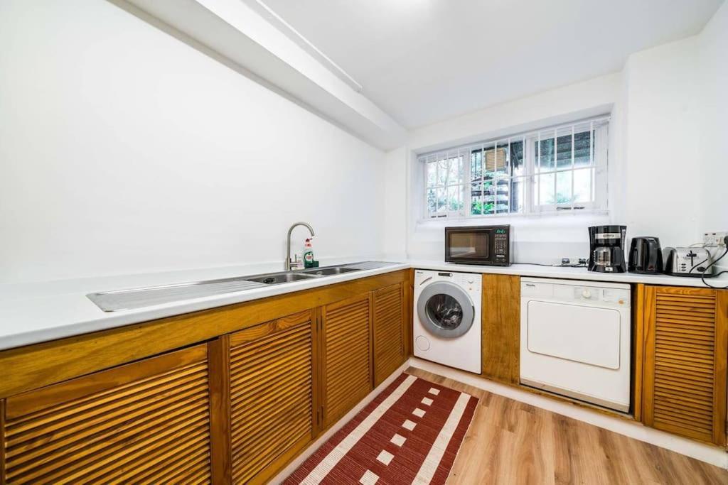 Apartment Spacious 2 Bed Garden Flat By The Thames+parking London