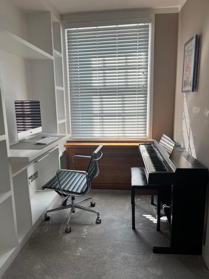 Mansion Queensberry Homestay London