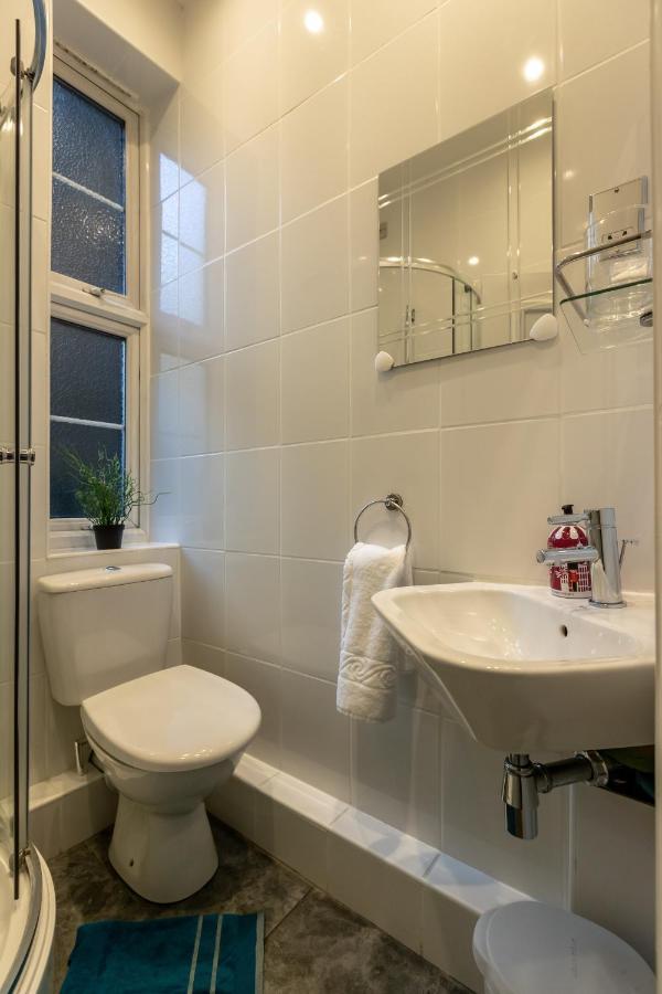 The Wanderlust - 1 Bedroom L Sleeps 4 With Sofa Bed L Prime Location Free Wifi L Perfect For Business & Leisure Travelers L 15percent Off Weekly & 20percent Off Monthly Stays! Appartement Londen