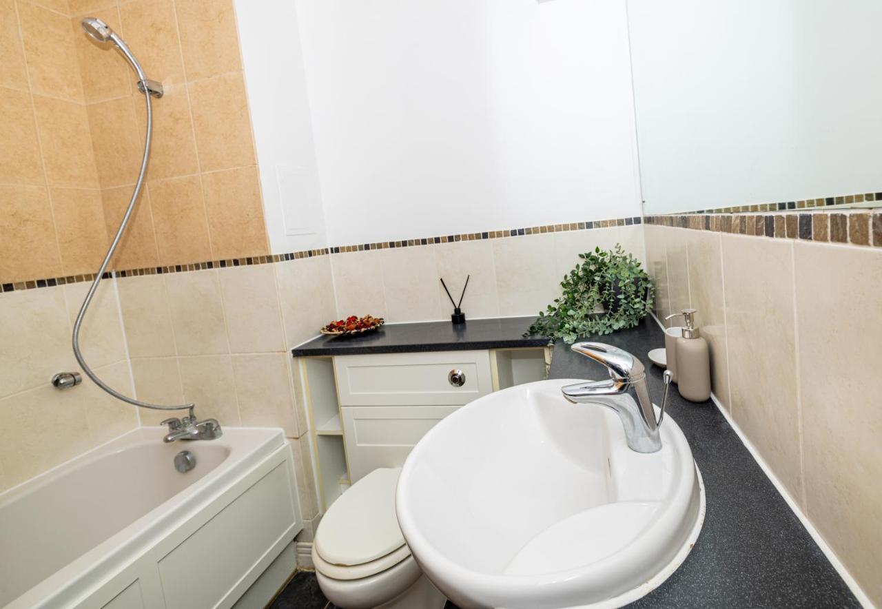 Nice Close To City231 Gjestgiverier London