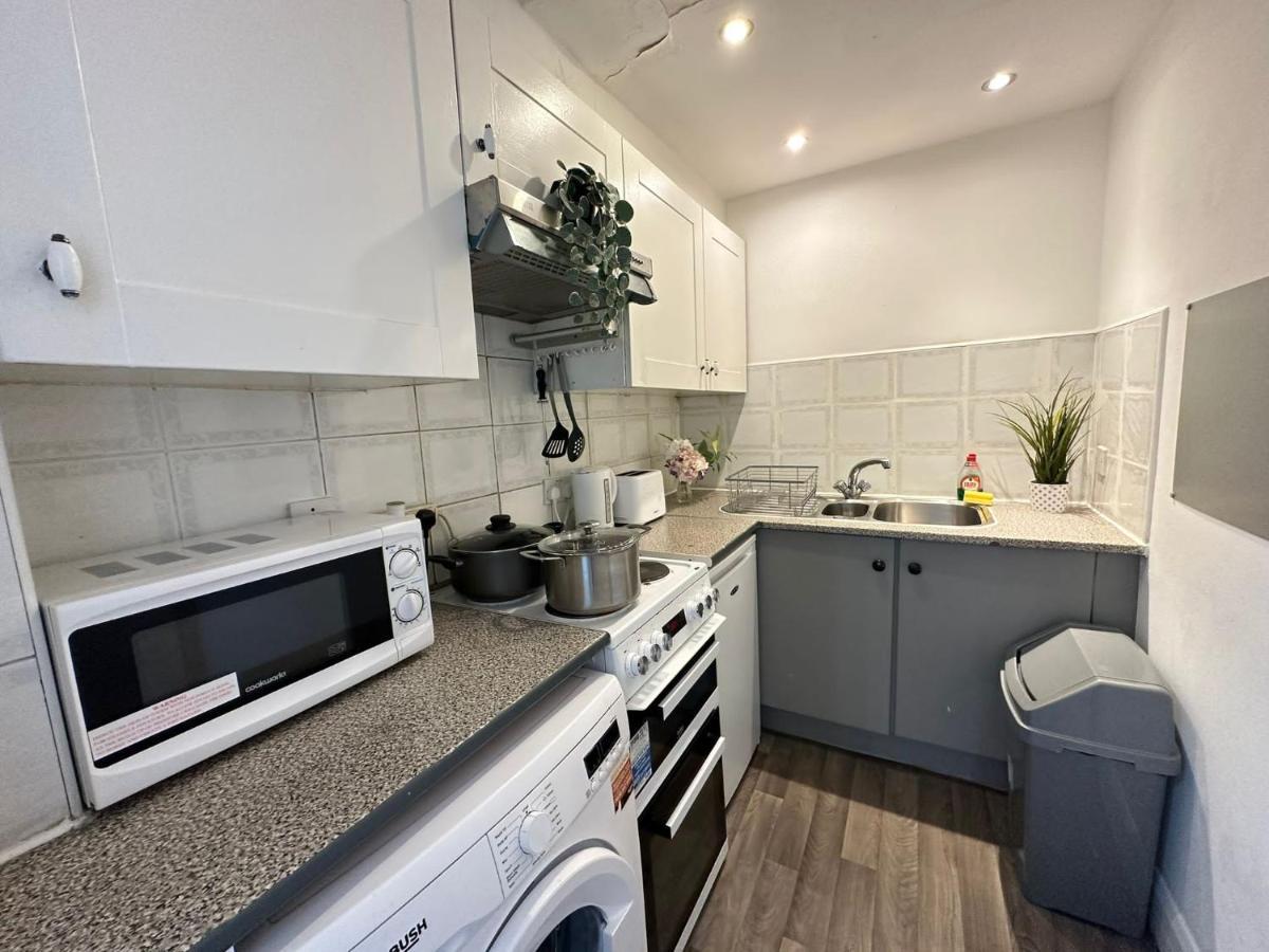 Burwood 2 Bedroom Apartment *