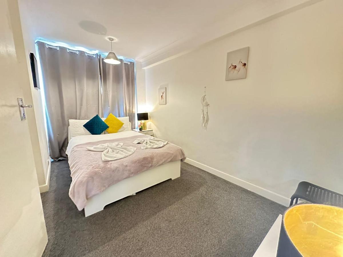 Burwood 2 Bedroom * London