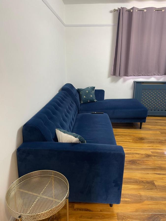 Elegant 2 Bedroom Flat In Chiswick Near Tube Stations * London