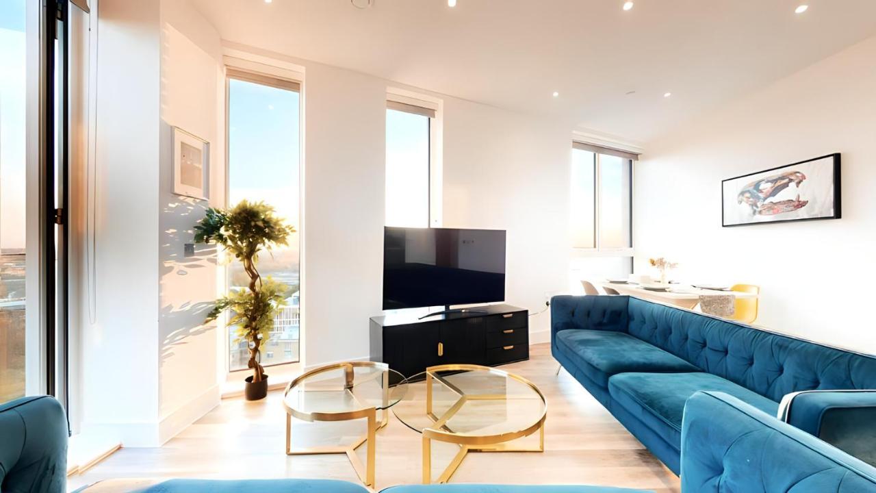 Apartment View 2-bed Battersea Penthouse - Underground Parking *