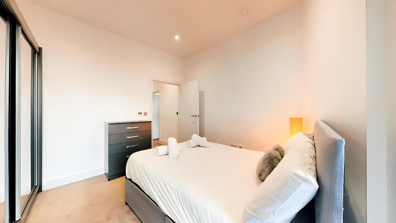 View 2-bed Battersea Penthouse - Underground Parking