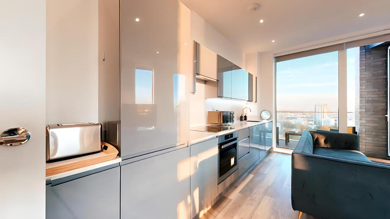 View 2-bed Battersea Penthouse - Underground Parking Apartment