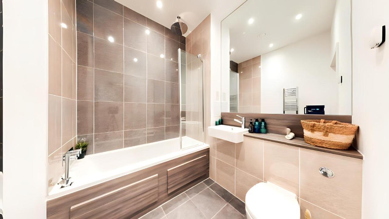 View 2-bed Battersea Penthouse - Underground Parking London