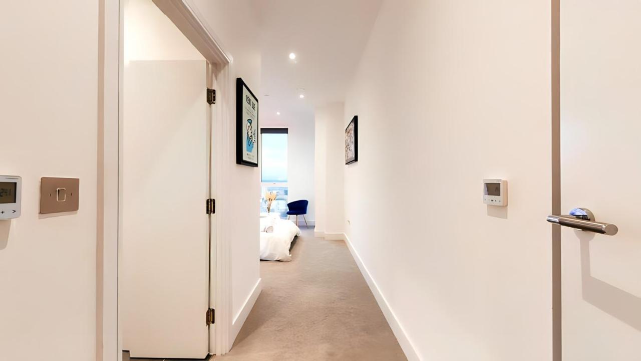 View 2-bed Battersea Penthouse - Underground Parking Apartment
