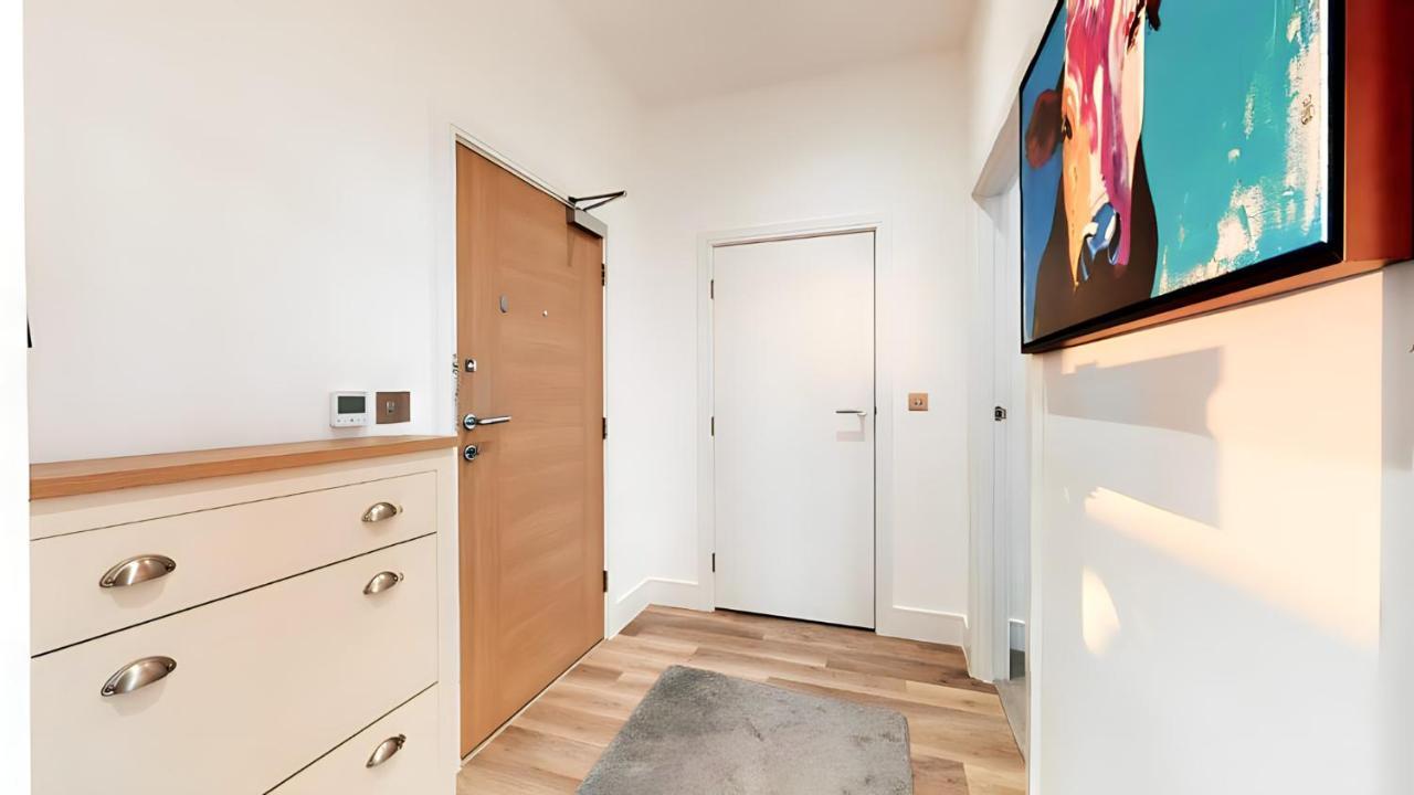 Apartment View 2-bed Battersea Penthouse - Underground Parking *