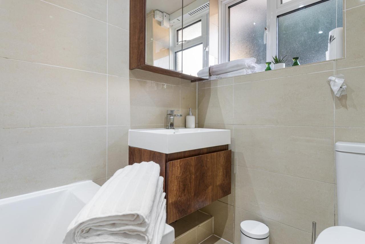 Appartement Whitechapel - Steps From Station & Sights! Londen