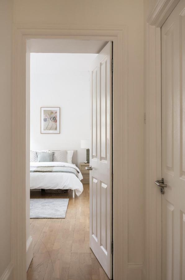 Generously Large 1 Bedroom In Farringdon Apartment *