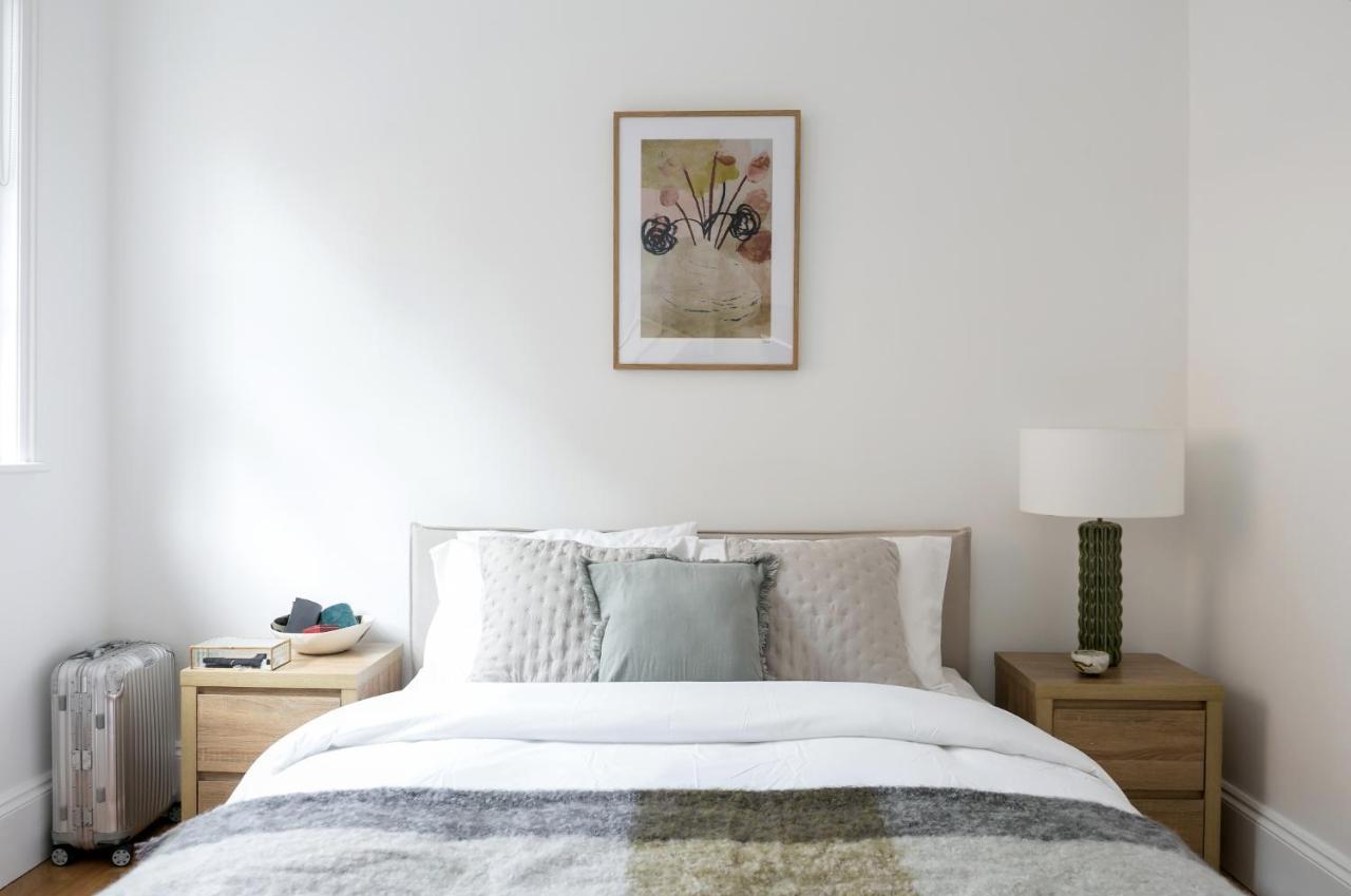 Generously Large 1 Bedroom In Farringdon * London