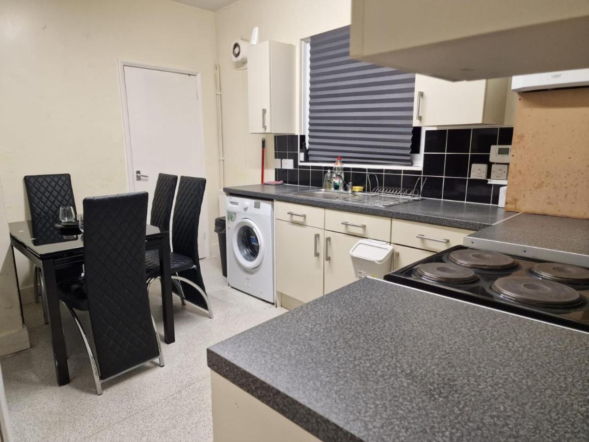 Spacious And Homely One Bedroom *
