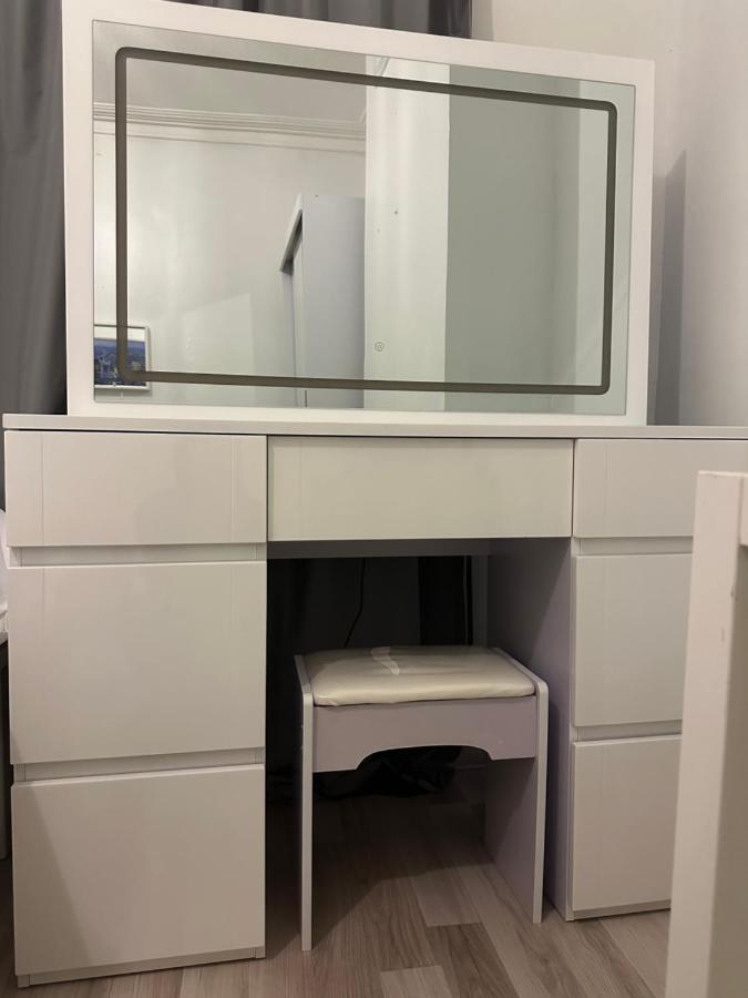Privatunterkunft Spacious And Homely One Bedroom