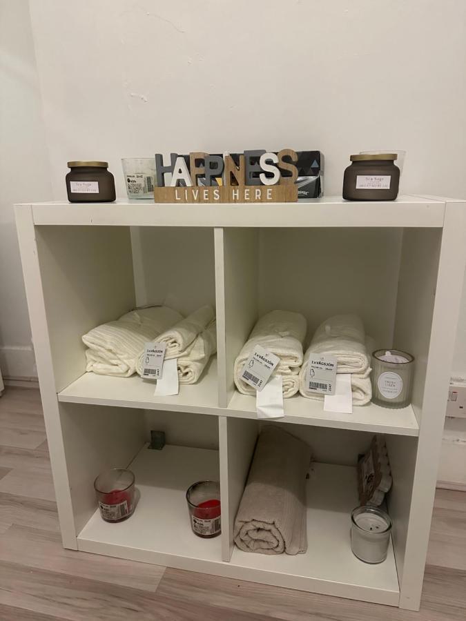 Spacious And Homely One Bedroom Privatunterkunft