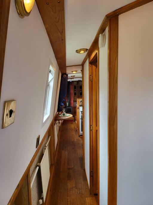 Cosy Canal Boat In Little Venice For Family & Friends Londres