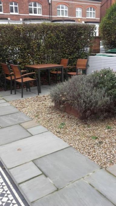 Stunning Three Bed In West Hampstead * Londen