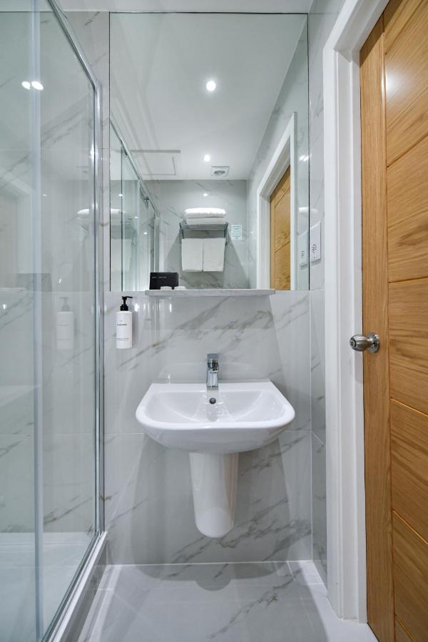 Hotel Queens Park Premier Hyde Park 4*