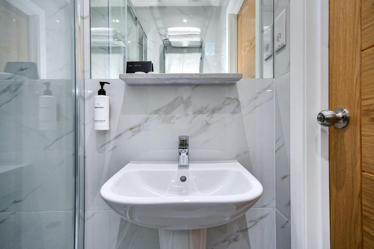 Hotel Queens Park Premier Hyde Park 4*