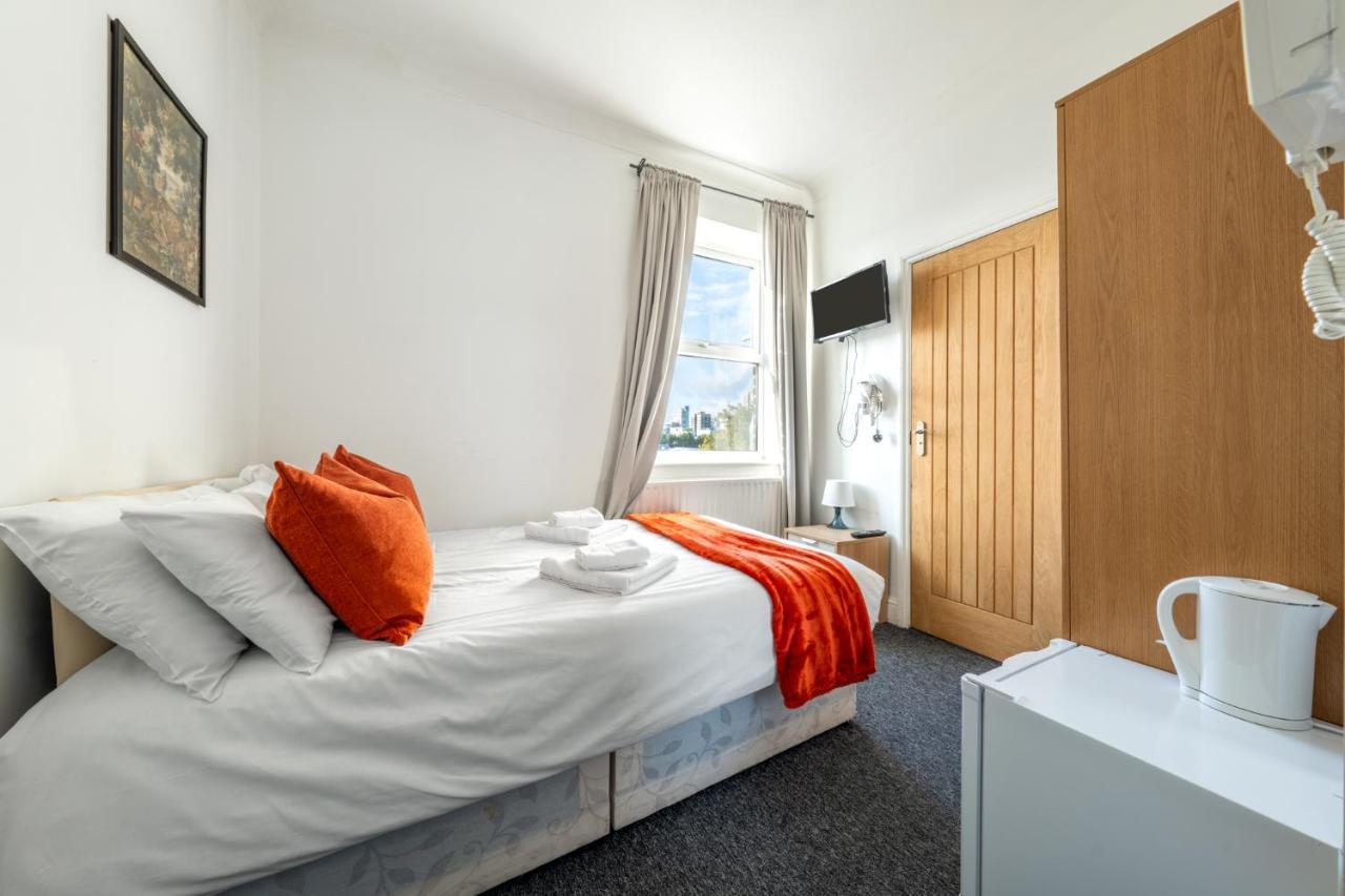 The Buross - Aldgate London