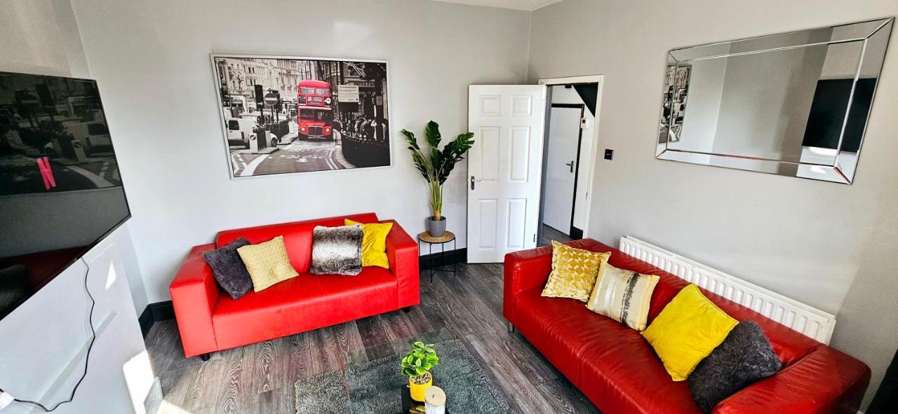 3 Bedroom House In Tottenham 10 Mins Walk From Seven Sisters Station Londres
