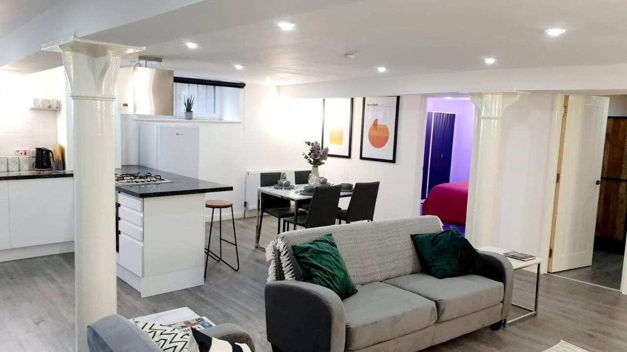2 Bed Basement Apartment Short Term Rental & Flexible Renting Shoreditch With Free Wifi !