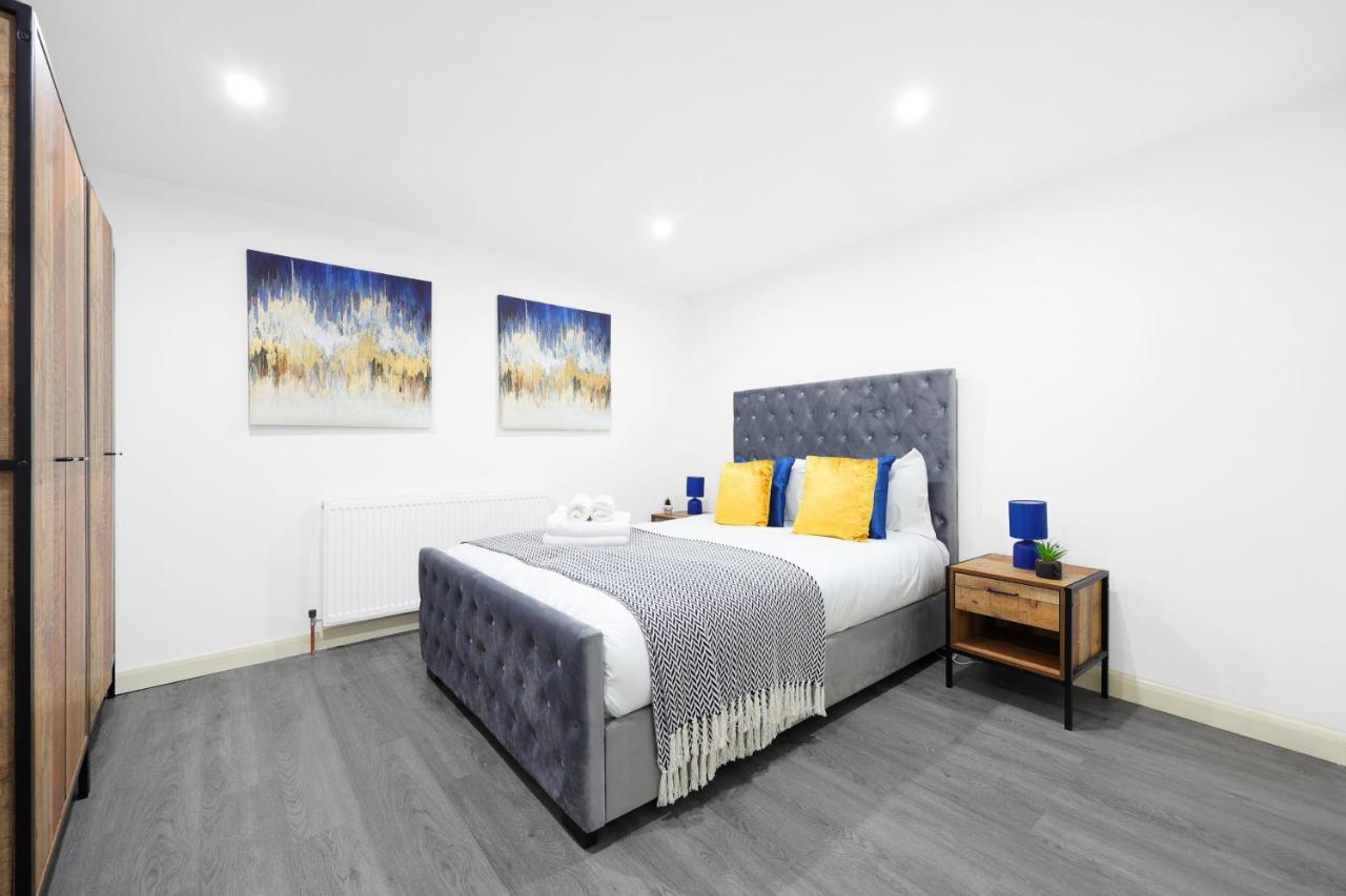2 Bed Basement Apartment Short Term Rental & Flexible Renting Shoreditch With Free Wifi ! Apartment *