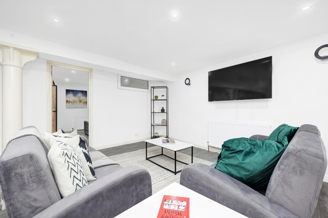 Apartment 2 Bed Basement Apartment Short Term Rental & Flexible Renting Shoreditch With Free Wifi !
