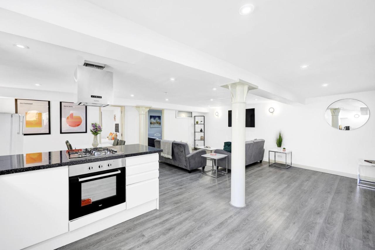 2 Bed Basement Apartment Short Term Rental & Flexible Renting Shoreditch With Free Wifi ! Apartment