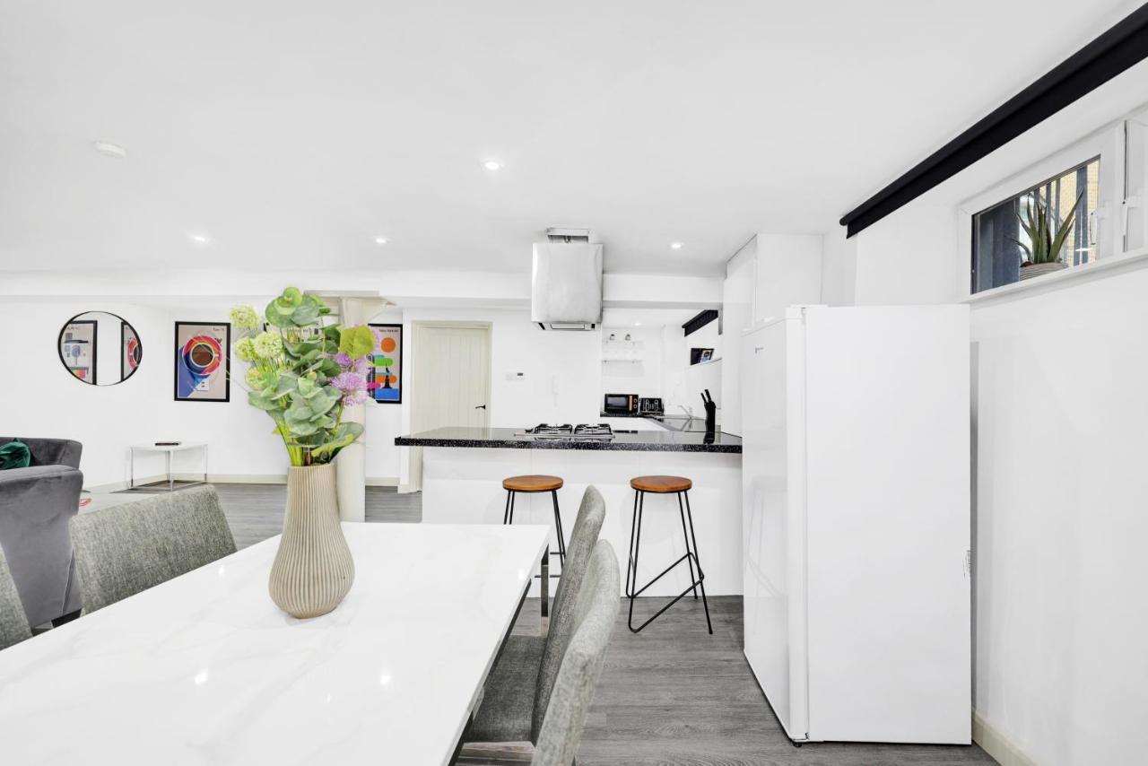 2 Bed Basement Apartment Short Term Rental & Flexible Renting Shoreditch With Free Wifi ! * London