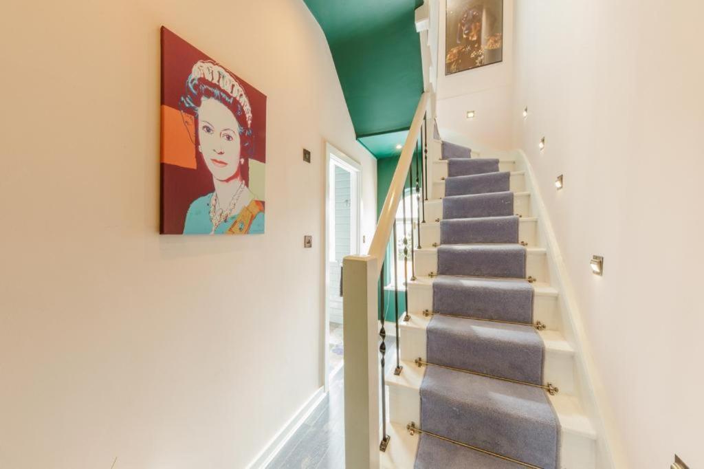 Villa Big House With En-suites A Big Garden And Hot-tub Near Tower Bridge London