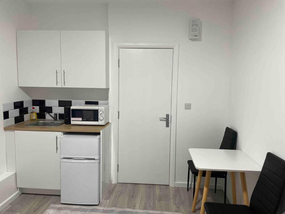 Leilighet Flat Private Shower Wc And Kitchenette *