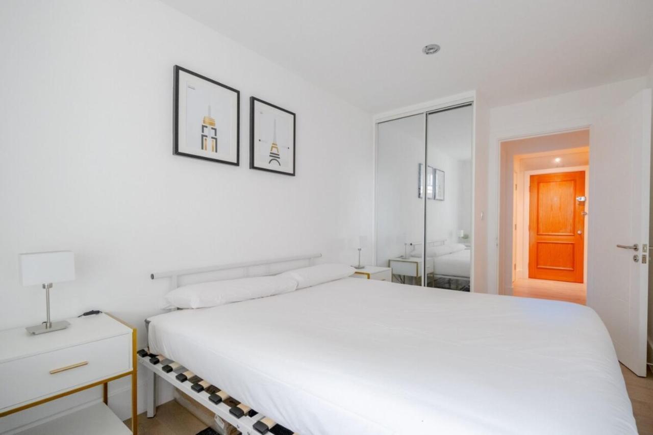 2bd Flat W River View Balcony - Vauxhall! * Londen