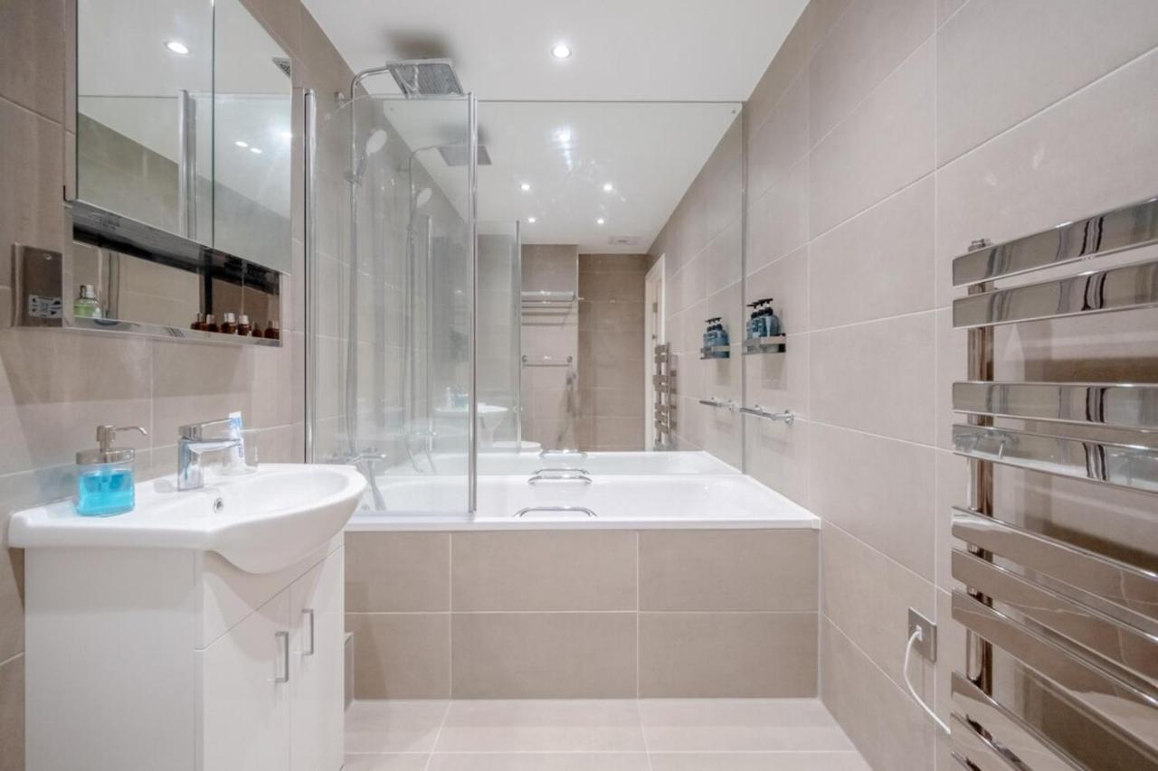 2bd Flat W River View Balcony - Vauxhall! Appartement Londen