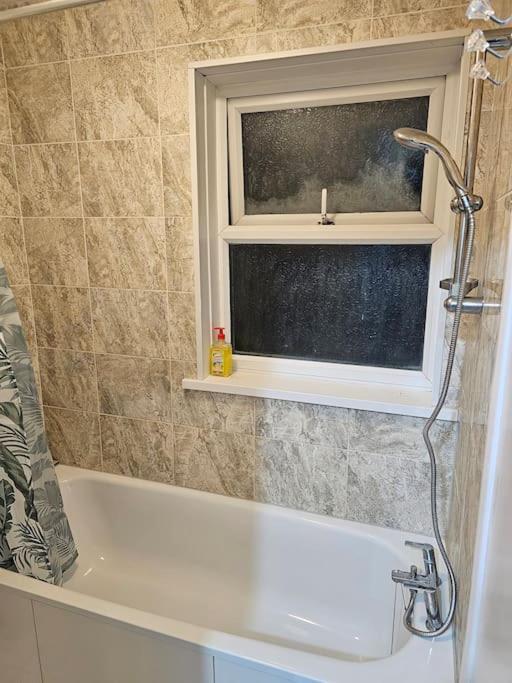 Serviced E10 X Dm 4 Weekly X Monthly Offers X Leyton X By D6ten Homes Ltd