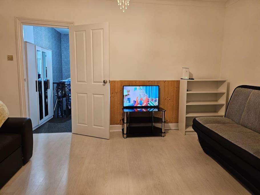 Serviced E10 X Dm 4 Weekly X Monthly Offers X Leyton X By D6ten Homes Ltd London