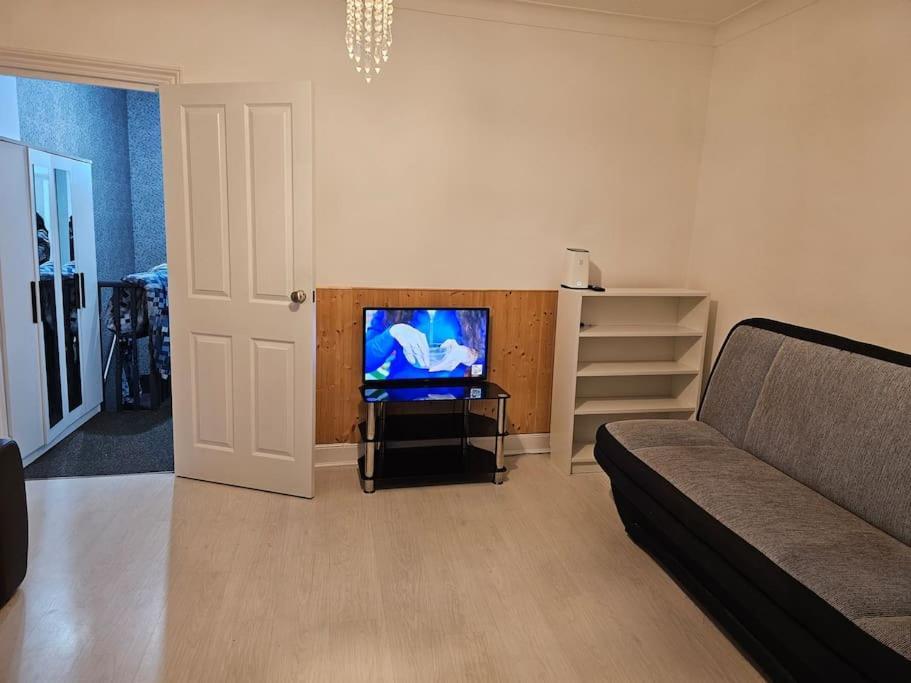 Serviced E10 X Dm 4 Weekly X Monthly Offers X Leyton X By D6ten Homes Ltd *