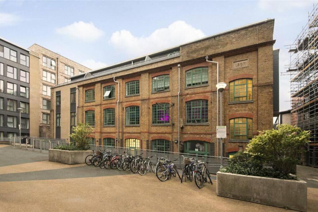 Cosy Spacious Studio Flat Stratford / Bow London