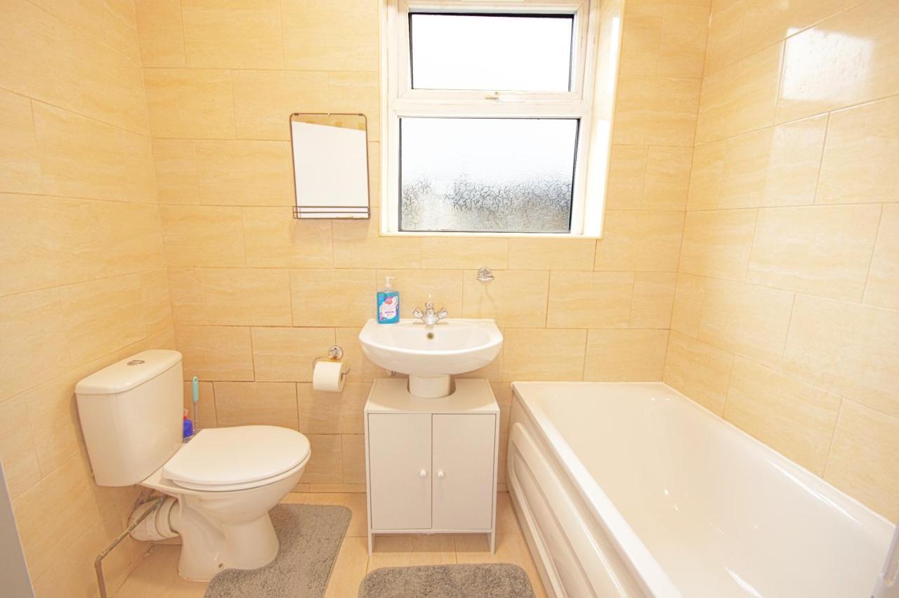 Cosy Family W/wi-fi, Parking, Self Check-in * London