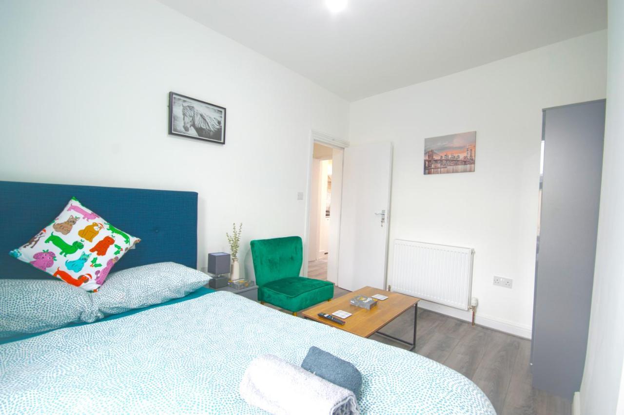 Cosy Family W/wi-fi, Parking, Self Check-in * London