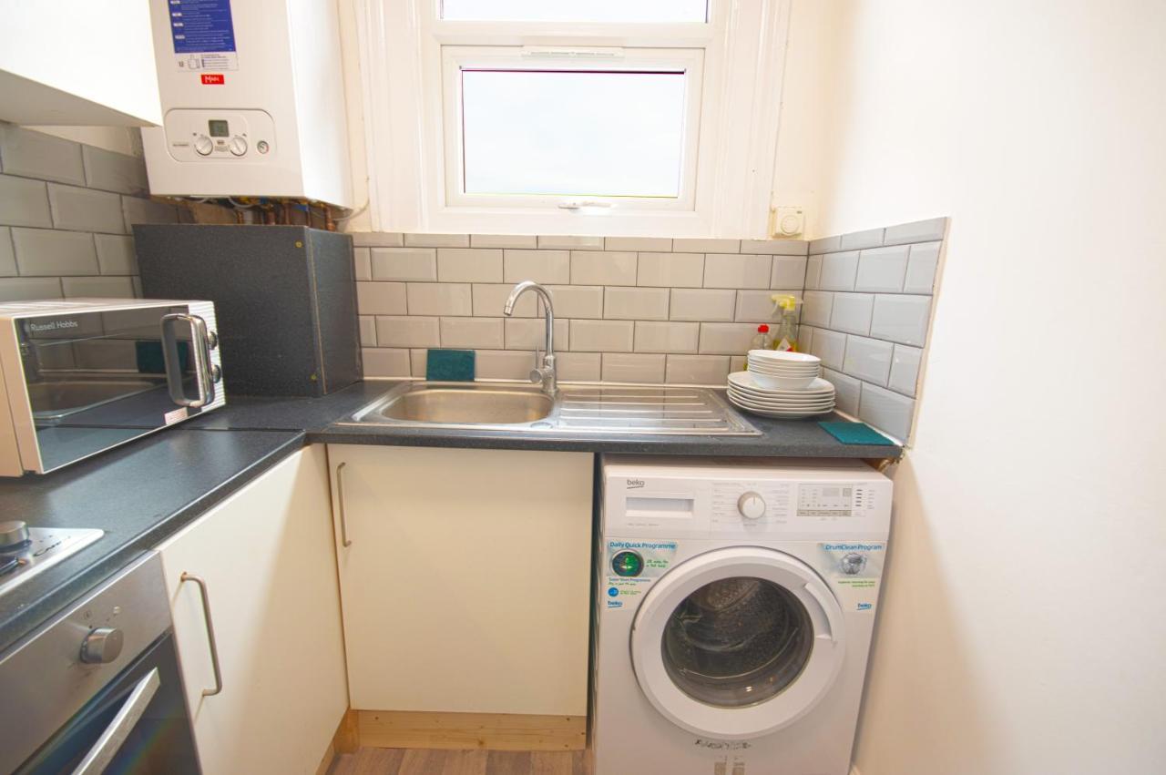 Apartment Cosy Family W/wi-fi, Parking, Self Check-in London