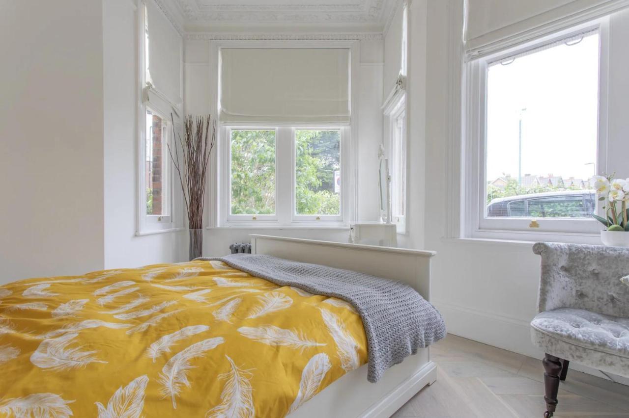 Stunning 4-bed In London-parking & Garden Apartment