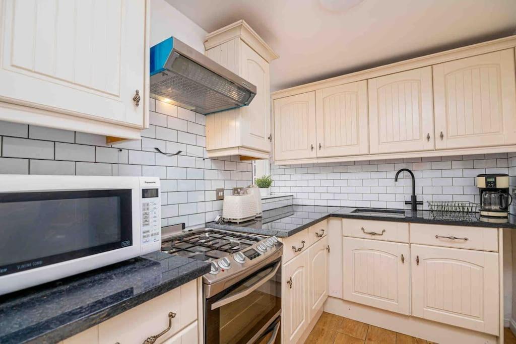 Cosy 2 Bed Flat In East Leilighet *