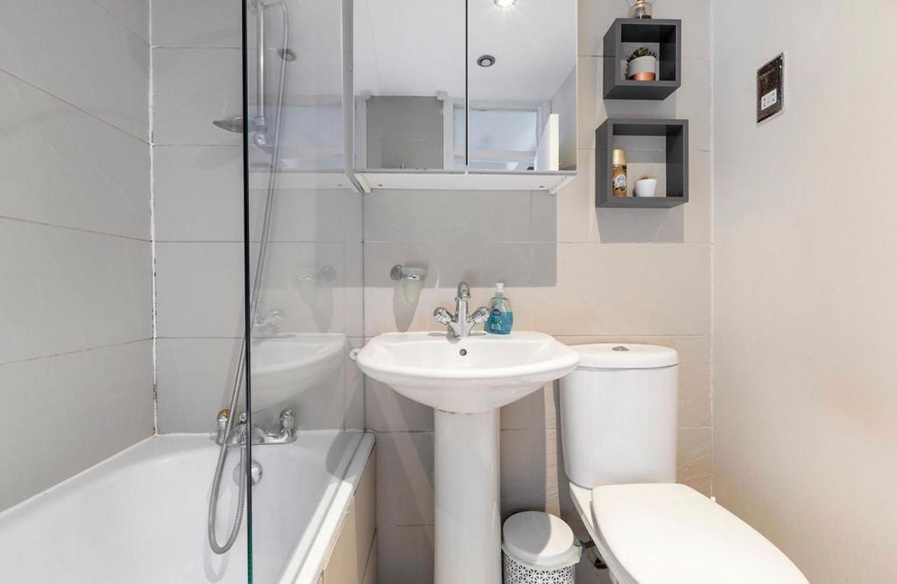 Charming Apartment, Sleeps 4- 15 Mins To London