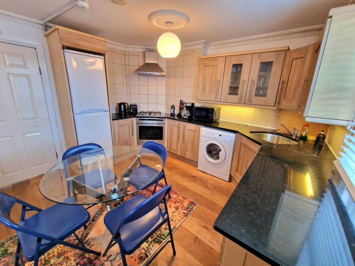 Cosy In Kensington - Great Location! 3 Minutes Walk To Earl's Court Station *